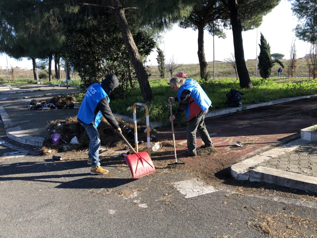 Volontari Ripuliscono Parcheggio Stazione Anagnina Radio Colonna 