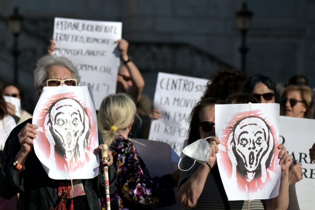 Comitati Del Centro Storico Contro La Movida Selvaggia Non Vogliamo Spegnere La Citt Ma