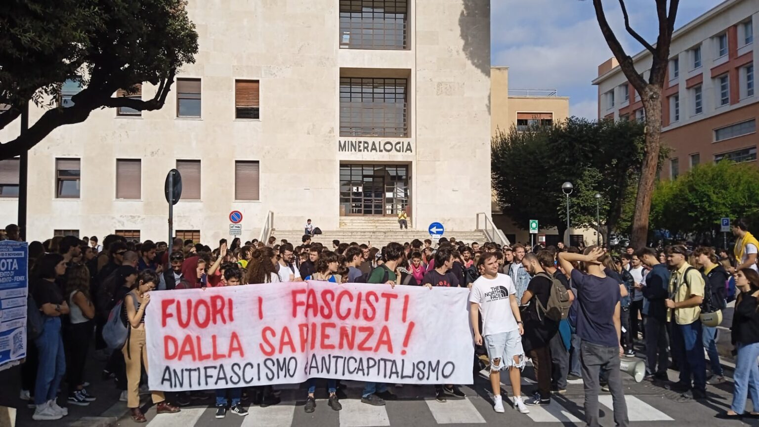 Roma, Tensioni Alla Sapienza: Occupata Scienze Politiche - Radio Colonna