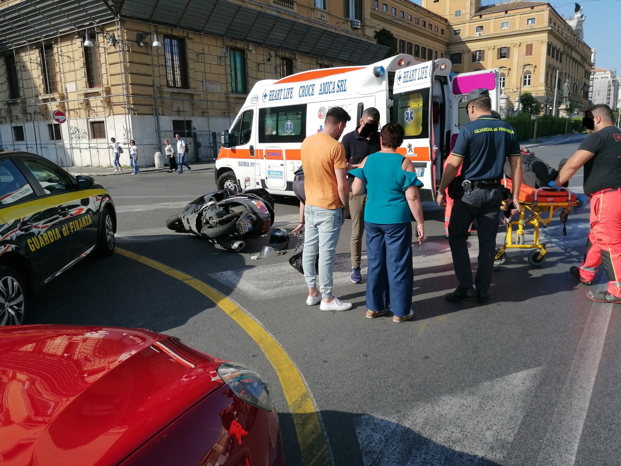 Roma: Incidente Stradale Auto Contro Scooter In Via Cernaia, 50enne ...