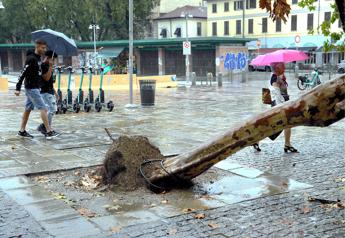 Maltempo Oggi Con Ciclone Poppea, Allerta Meteo Rossa In Lombardia ...